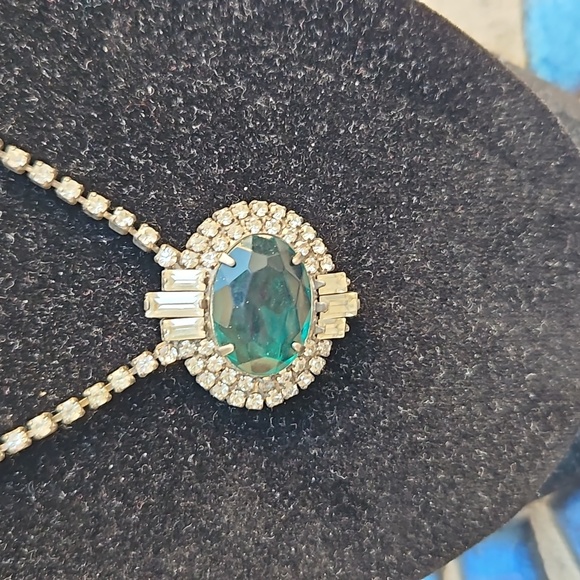 Jewelry - Vintage Green Rhinestone Clear Rhinestone Round/Baguette Necklace